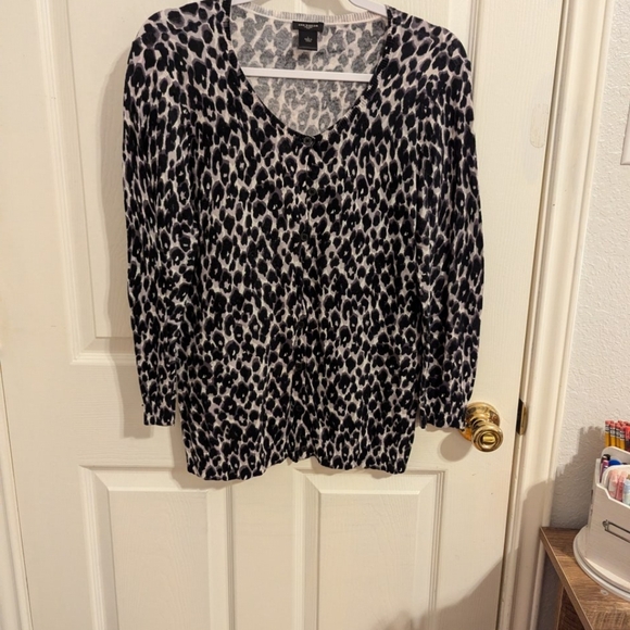🌟3for$15 Ann Taylor Women's Button Up Sweater - Picture 4 of 13